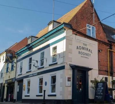 Admiral Rodney Hotel - image 1