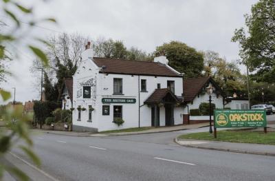 British Oak Inn - image 1