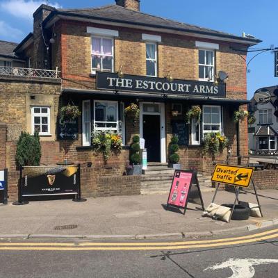 The Estcourt Arms - image 1