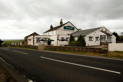 The Foxhouse Inn - image 1