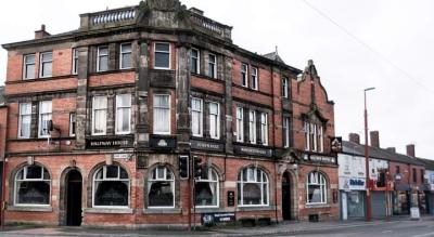 Halfway House Hotel - image 1