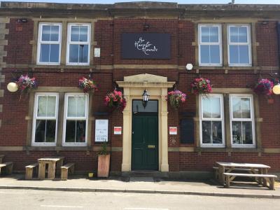 Hare And Hounds Hotel - image 1