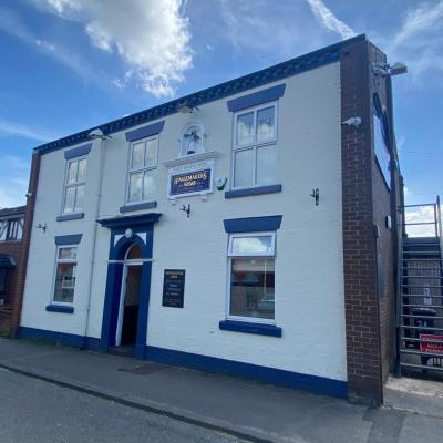 The Hingemakers Arms - image 1