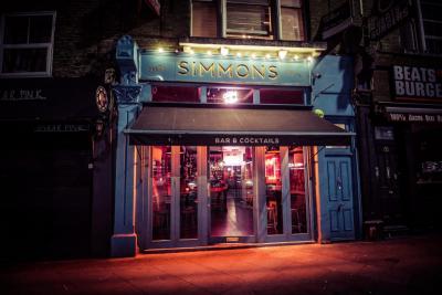 Simmons Bar - image 1