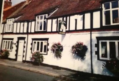 White Horse Inn - image 1