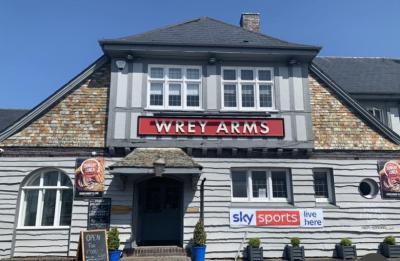 Wrey Arms Inn - image 1