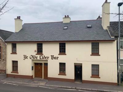 Ye Old Cider Bar - image 1