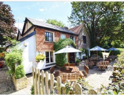 The Yew Tree Inn - image 1