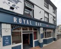 Royal Oak Hotel - image 1